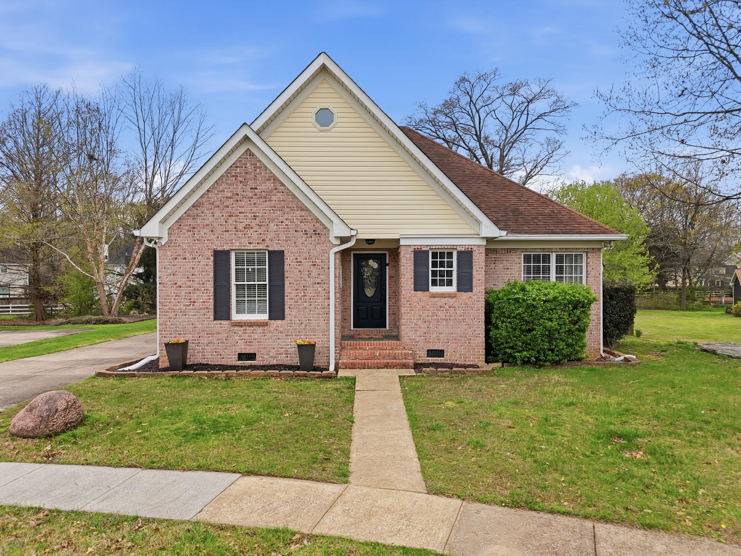 3200 Stage Run Hixson, TN 37343 - Photo 2 of 28 Welcome Home