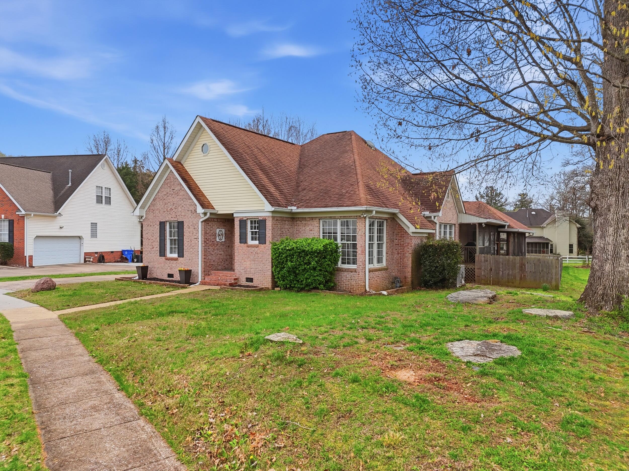 3200 Stage Run Hixson, TN 37343 - Photo 3 of 28 Right Elevation