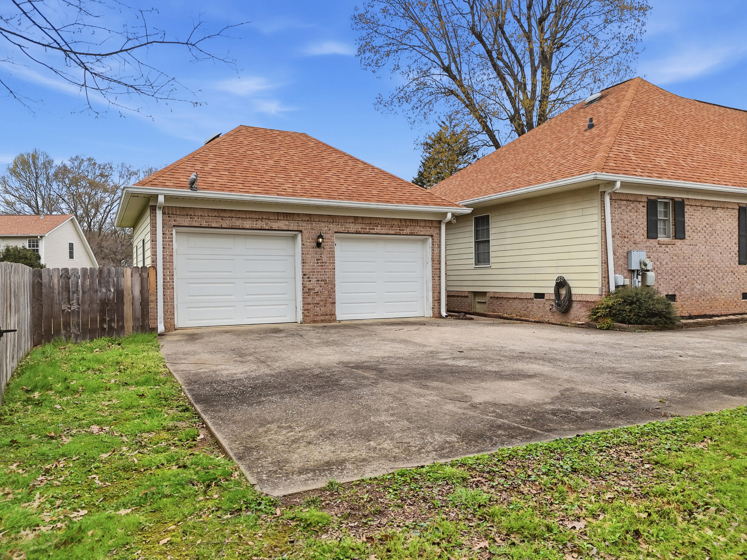 3200 Stage Run Hixson, TN 37343 - Photo 4 of 28 Large 2 Car Garage