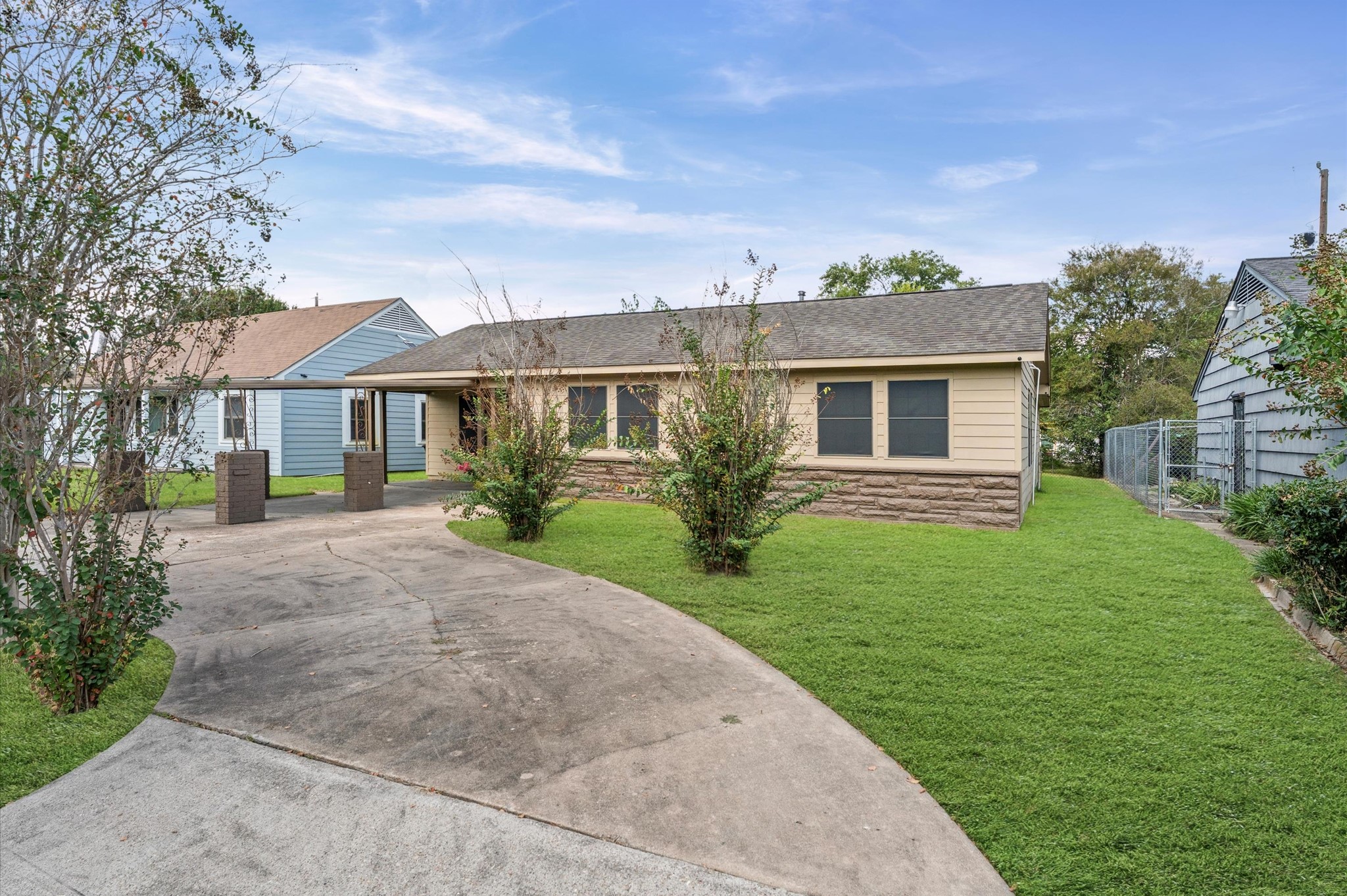 5107 Gren Street Houston, TX 77021 - Photo 4 of 26 a front view of a house with a yard and potted plants