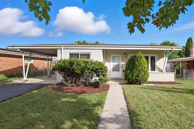 a view of a house with backyard and a patio