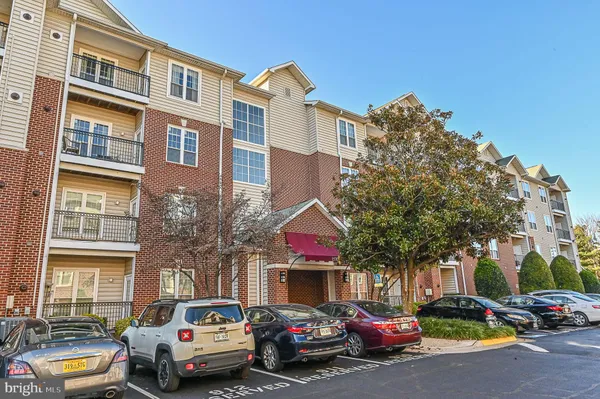 $1,950 | 1570 Spring Gate Dr., Unit 7302, McLean, VA 22102