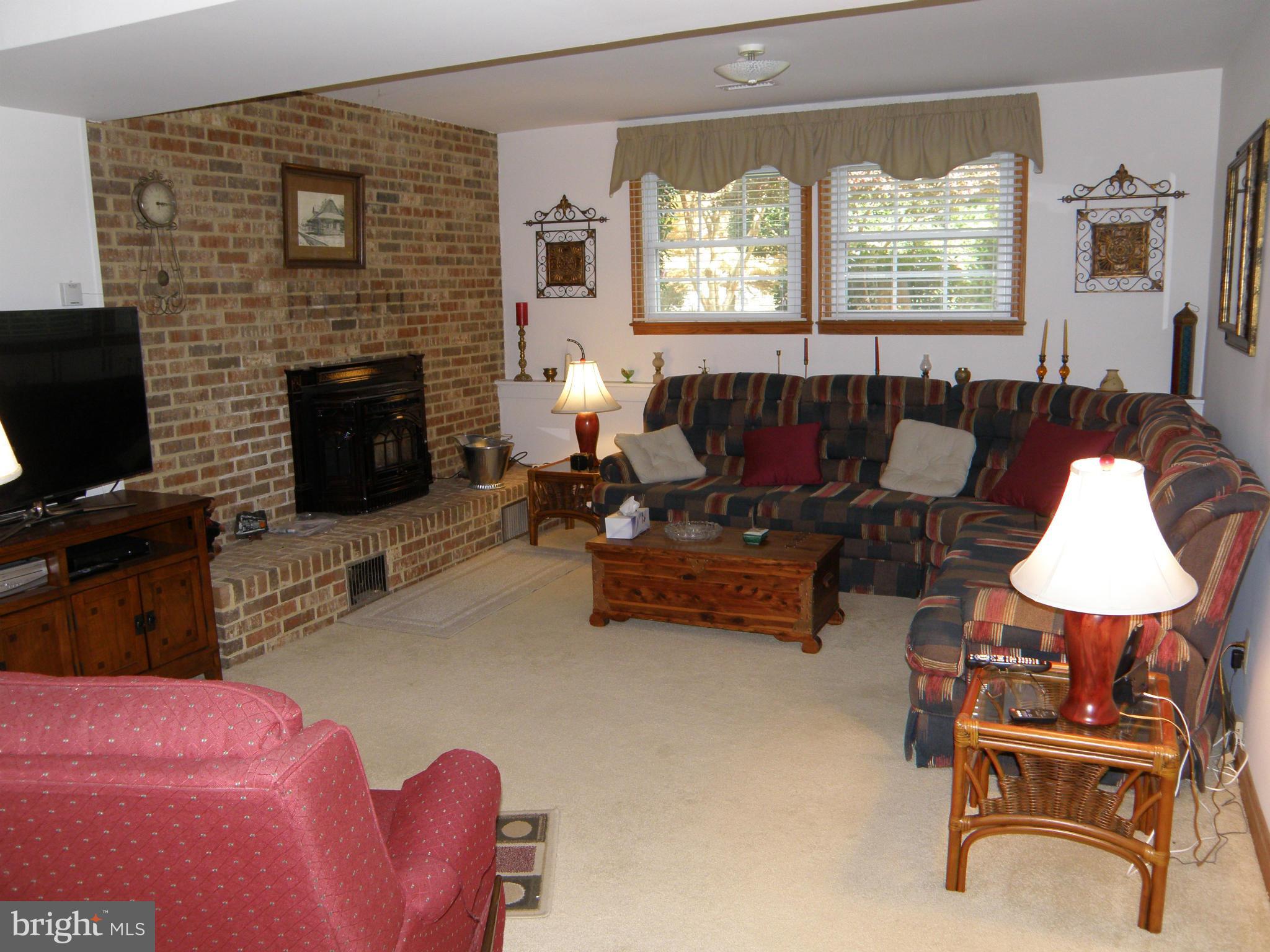 2960 Valley View Road Annapolis, MD 21401 - Photo 2 of 30 Family Room