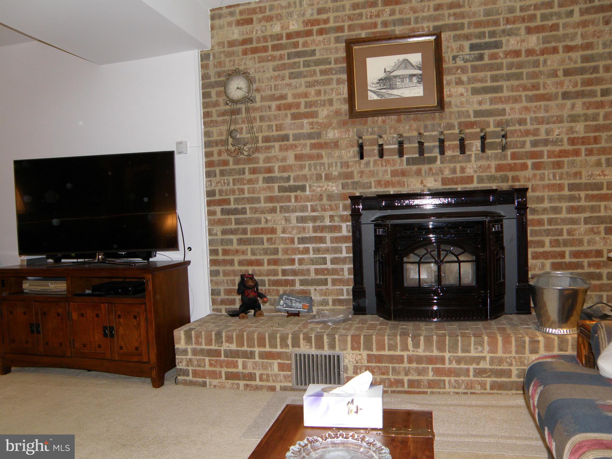 2960 Valley View Road Annapolis, MD 21401 - Photo 3 of 30 Family Room