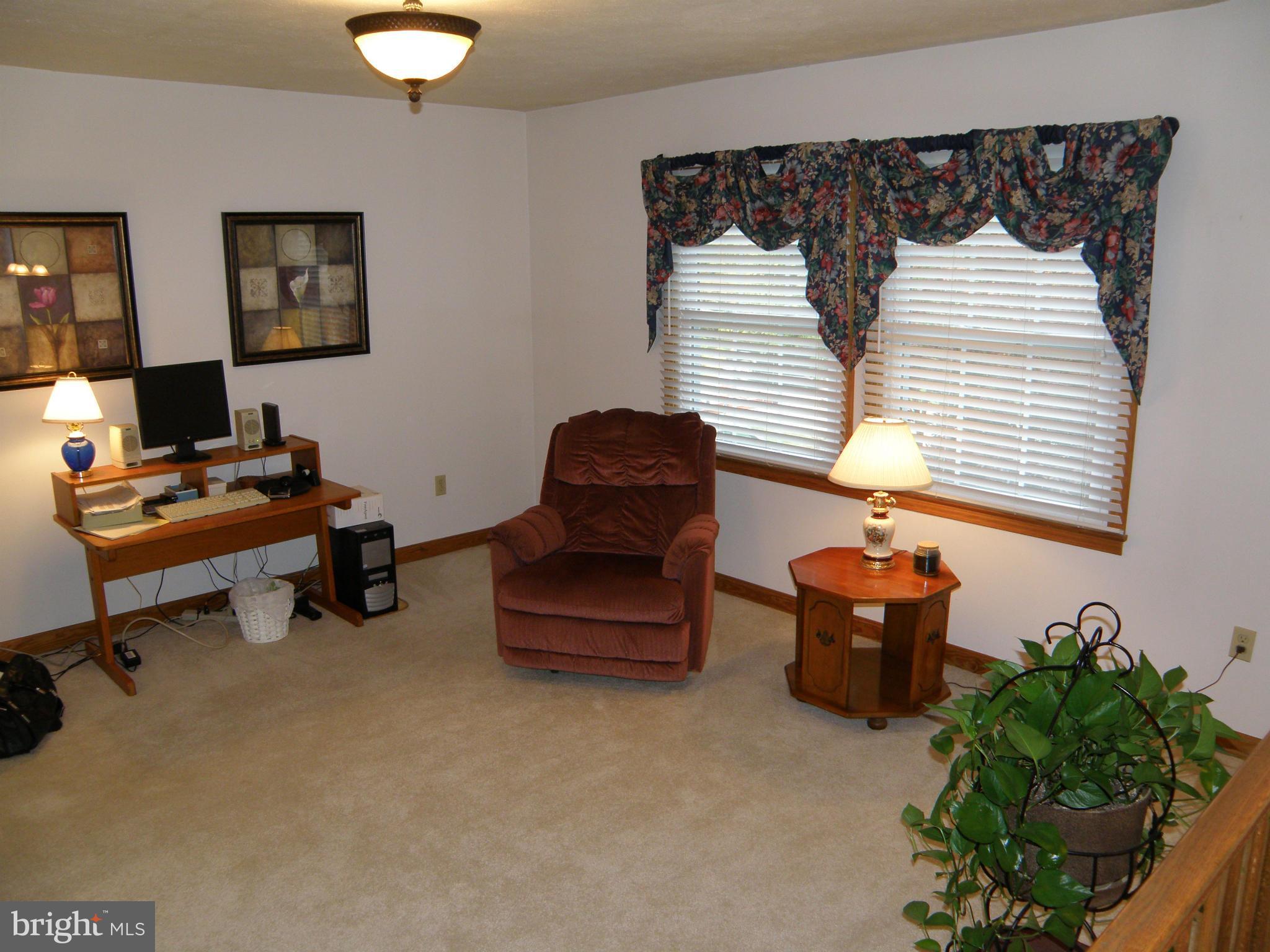 2960 Valley View Road Annapolis, MD 21401 - Photo 4 of 30 Living Room