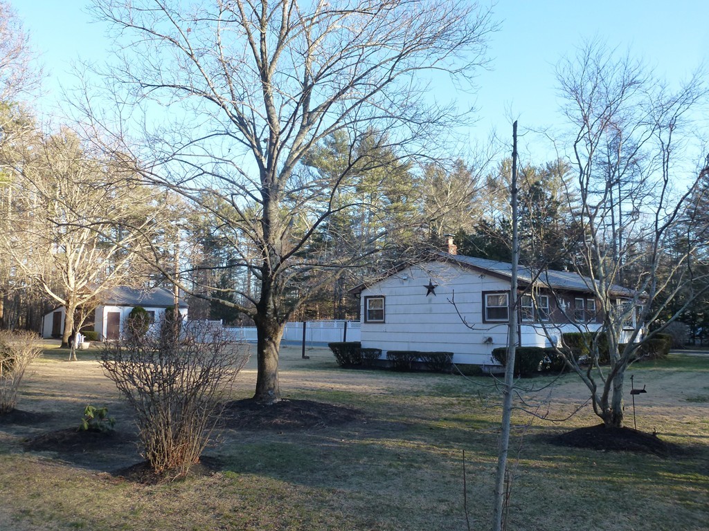 52 Rochester Road Carver, MA 02330 - Photo 4 of 24 Gallery Image 4