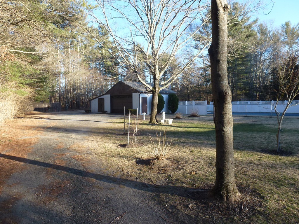 52 Rochester Road Carver, MA 02330 - Photo 5 of 24 Gallery Image 5