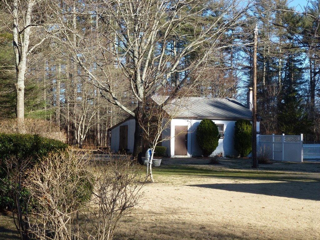 52 Rochester Road Carver, MA 02330 - Photo 6 of 24 Gallery Image 6