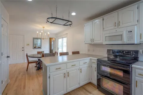 $339,950 | 13741 Lawrence Avenue, Bonner Springs, KS 66012