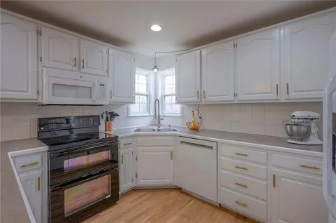 $339,950 | 13741 Lawrence Avenue, Bonner Springs, KS 66012