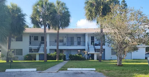 $1,695 | 2501 Renatta Drive, Unit 4, Belleair Bluffs, FL 33770