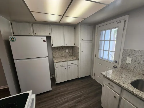 $1,695 | 2501 Renatta Drive, Unit 4, Belleair Bluffs, FL 33770