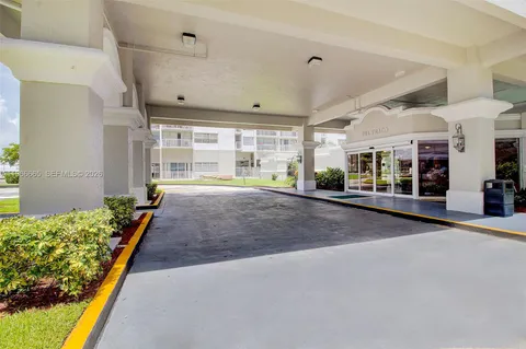 $325,000 | 18031 Biscayne Boulevard, Unit 1601, Aventura, FL 33160