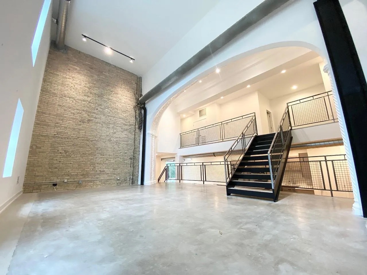 Undisclosed Address Chicago, IL 60640 - Photo 2 of 16 a view of entryway