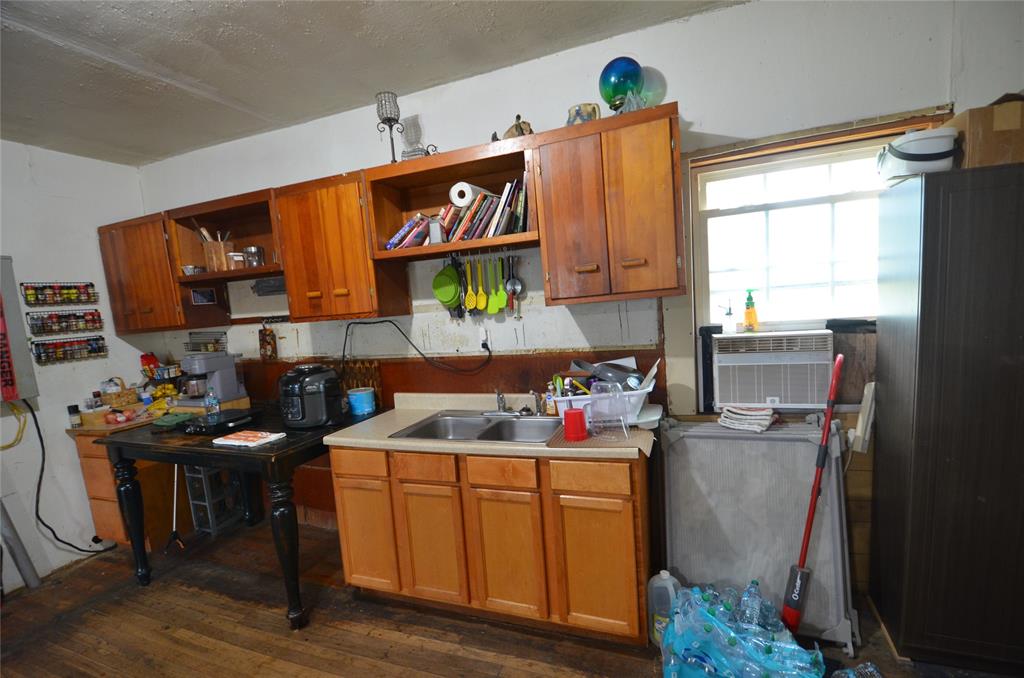 334 Cook Road Jacksboro, TX 76458 - Photo 5 of 21 Eat-in-kitchen