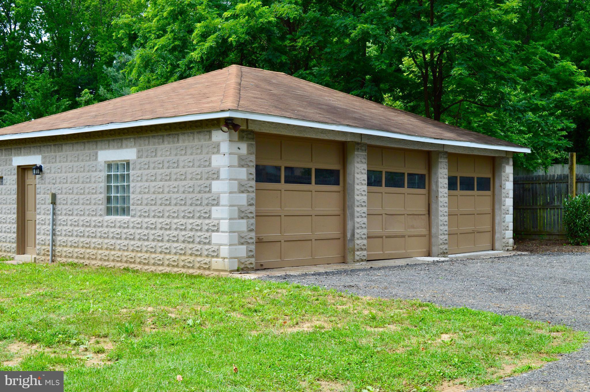 3610 Philadelphia Road Abingdon, MD 21009 - Photo 3 of 30 Garage