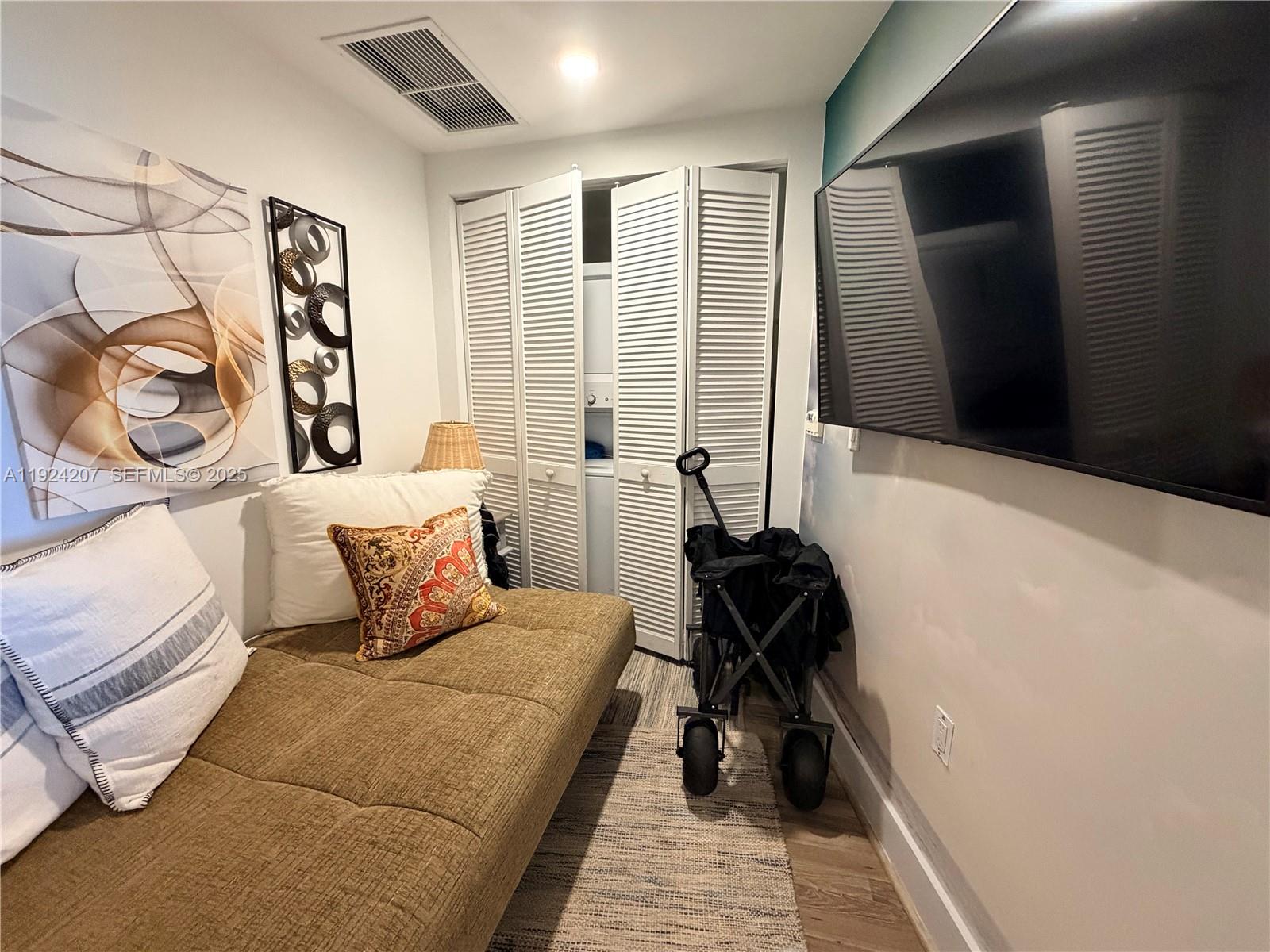 121 Northeast 34th Street, Unit 3014 Miami, FL 33137 - Photo 24 of 54 a bedroom with a bed and a window