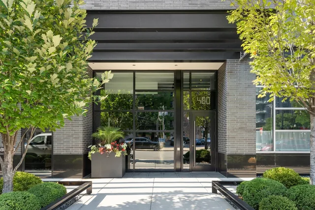$2,295,000 | 400 West Huron Street, Unit 801, Chicago, IL 60654
