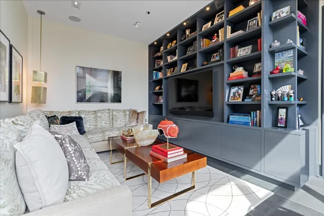 $2,295,000 | 400 West Huron Street, Unit 801, Chicago, IL 60654