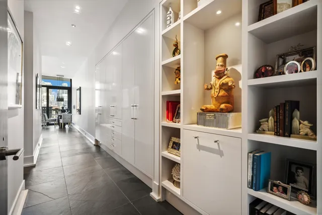 $2,295,000 | 400 West Huron Street, Unit 801, Chicago, IL 60654