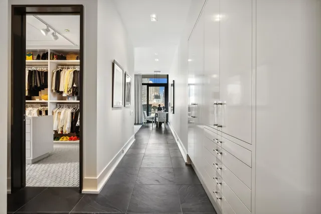 $2,295,000 | 400 West Huron Street, Unit 801, Chicago, IL 60654