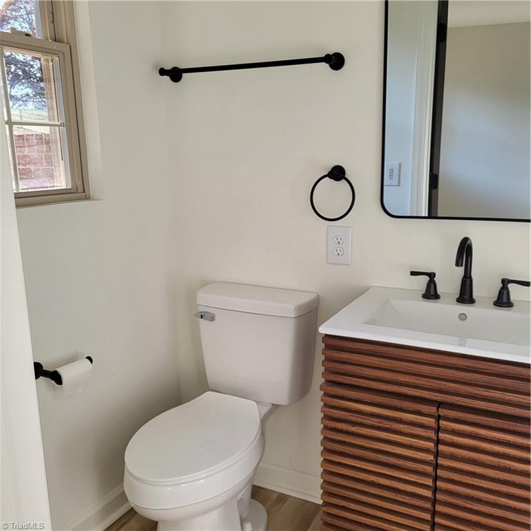 252 Pilotview Loop Madison, NC 27025 - Photo 28 of 29 Full bath wtih new vanity and shower