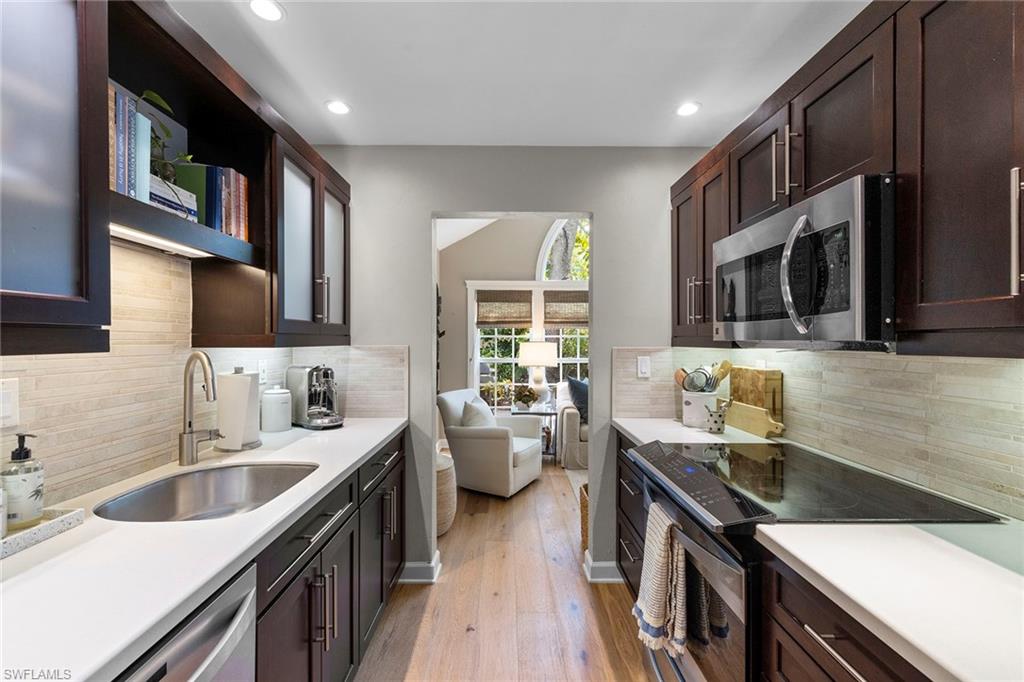 1261 Solana Road, Unit F4 Naples, FL 34103 - Photo 8 of 25 Gallery Image 8