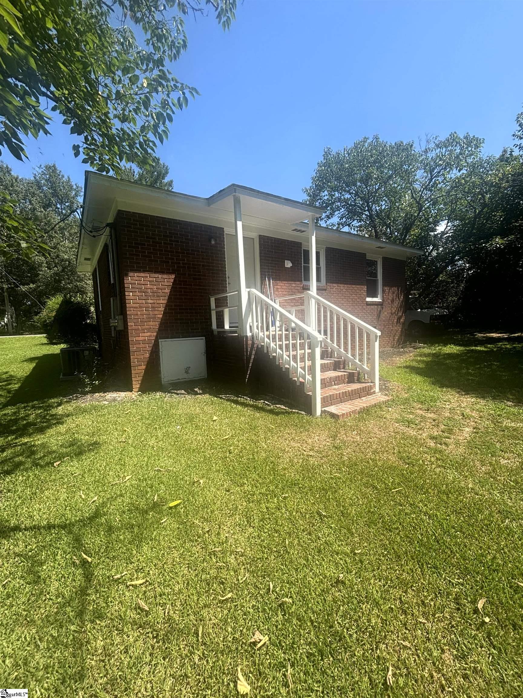 910 East Whitner Street Anderson, SC 29624 - Photo 4 of 18 Gallery Image 4
