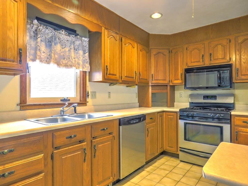 14 Morrison Road Braintree, MA 02184 - Photo 4 of 24 Gallery Image 4