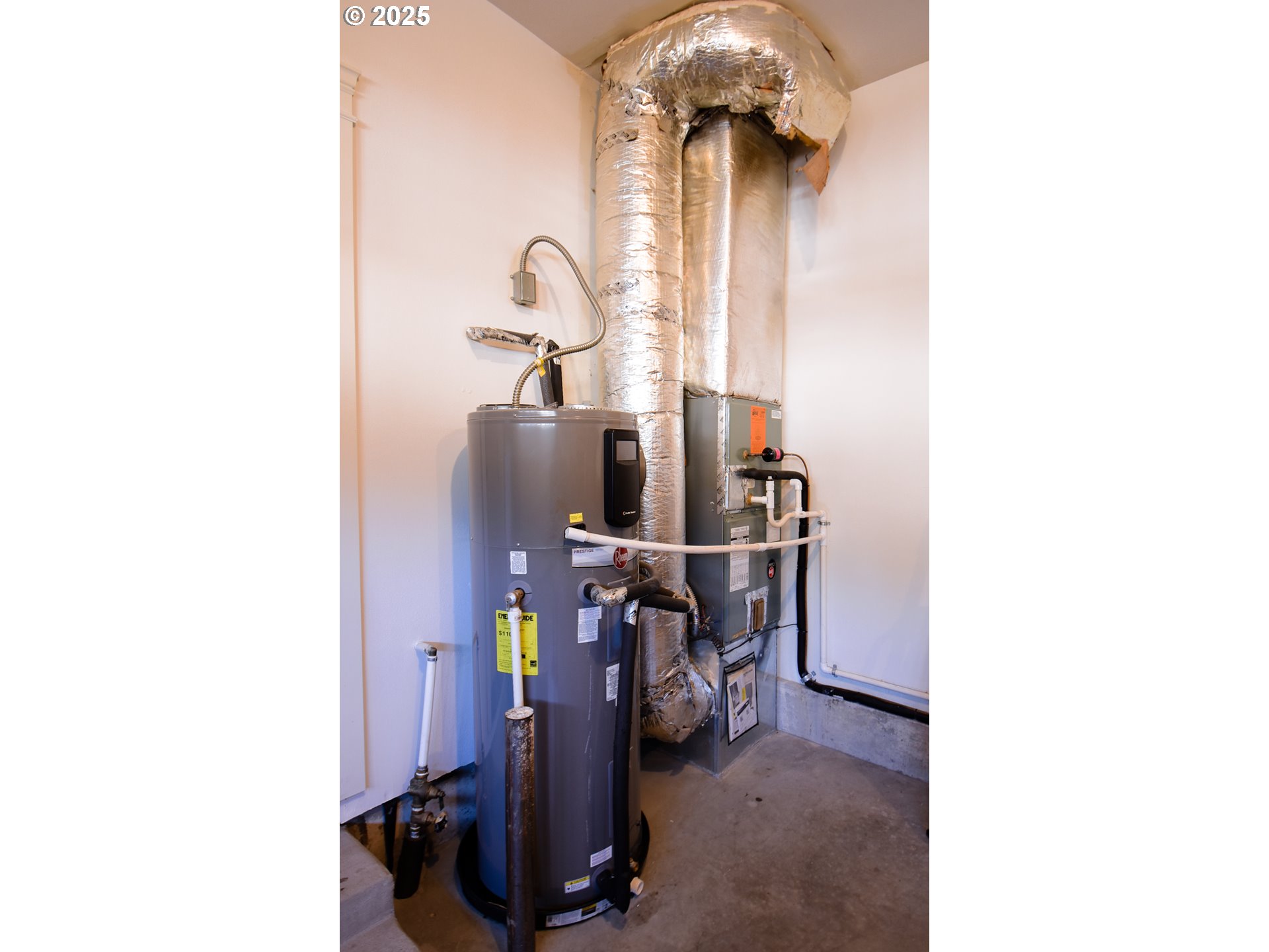 45 Katani Lane Cascade Locks, OR 97014 - Photo 28 of 28 a view of a room with gym equipment