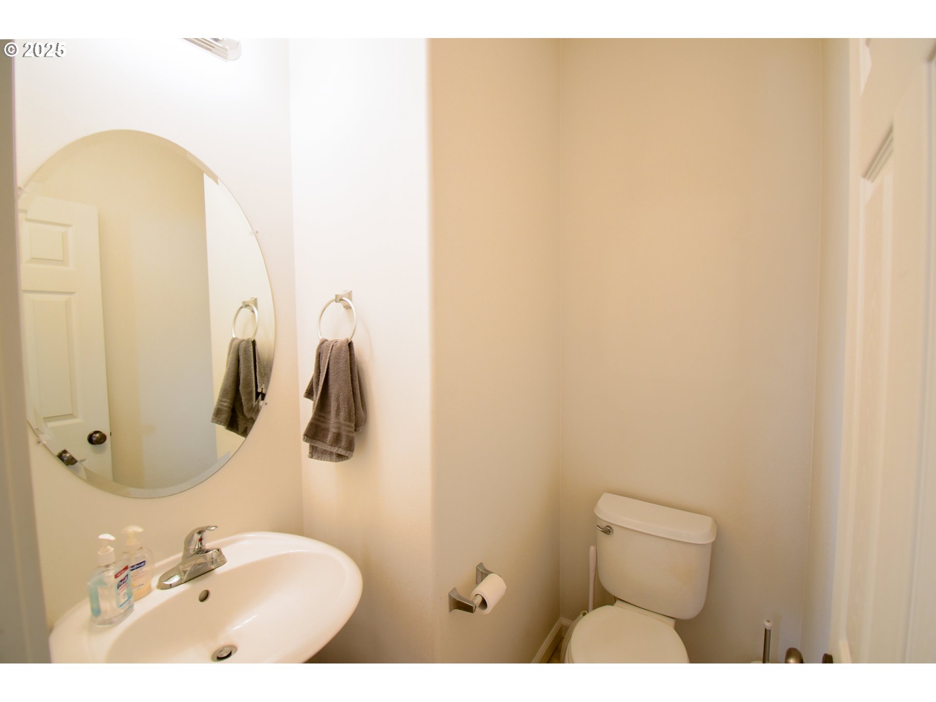 45 Katani Lane Cascade Locks, OR 97014 - Photo 5 of 28 a bathroom with a sink and a mirror