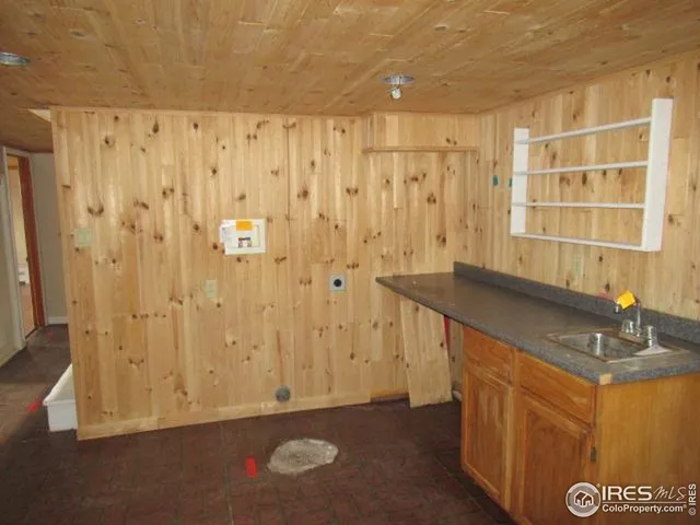 a view of front door with entryway