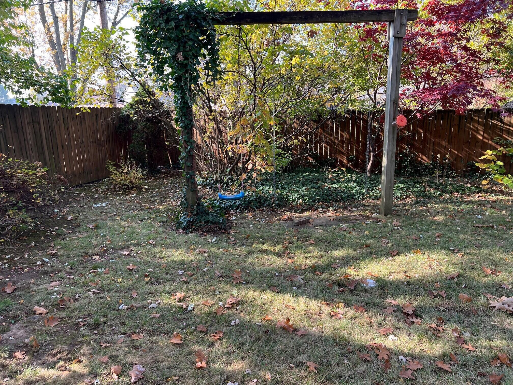 5967 Endicott Road Columbus, OH 43229 - Photo 4 of 20 5967 fence