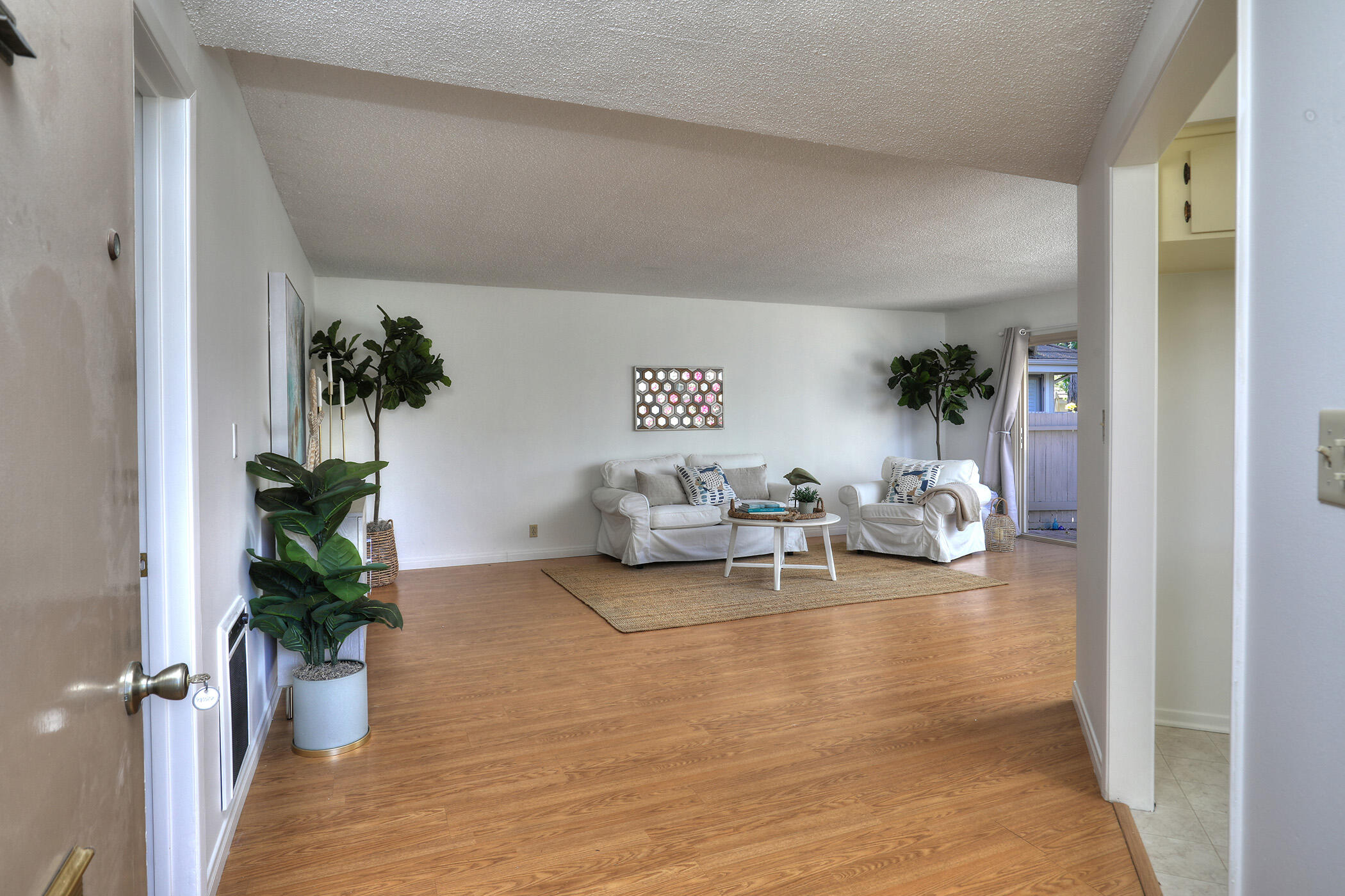 5808 Encina Road, Unit 1 Goleta, CA 93117 - Photo 2 of 23 Entry