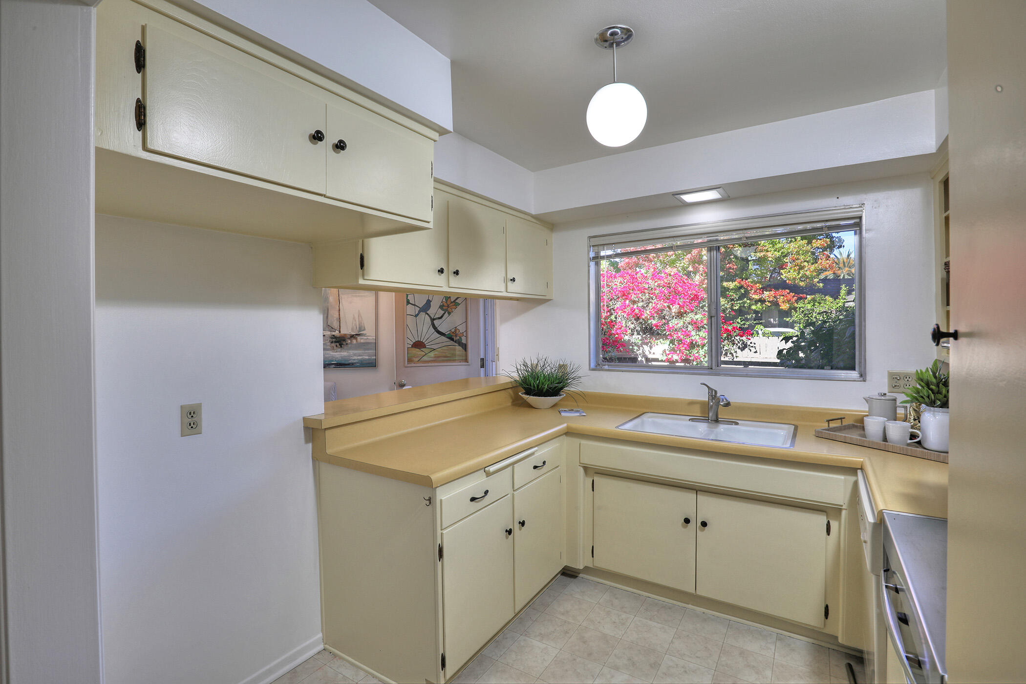 5808 Encina Road, Unit 1 Goleta, CA 93117 - Photo 8 of 23 Kitchen