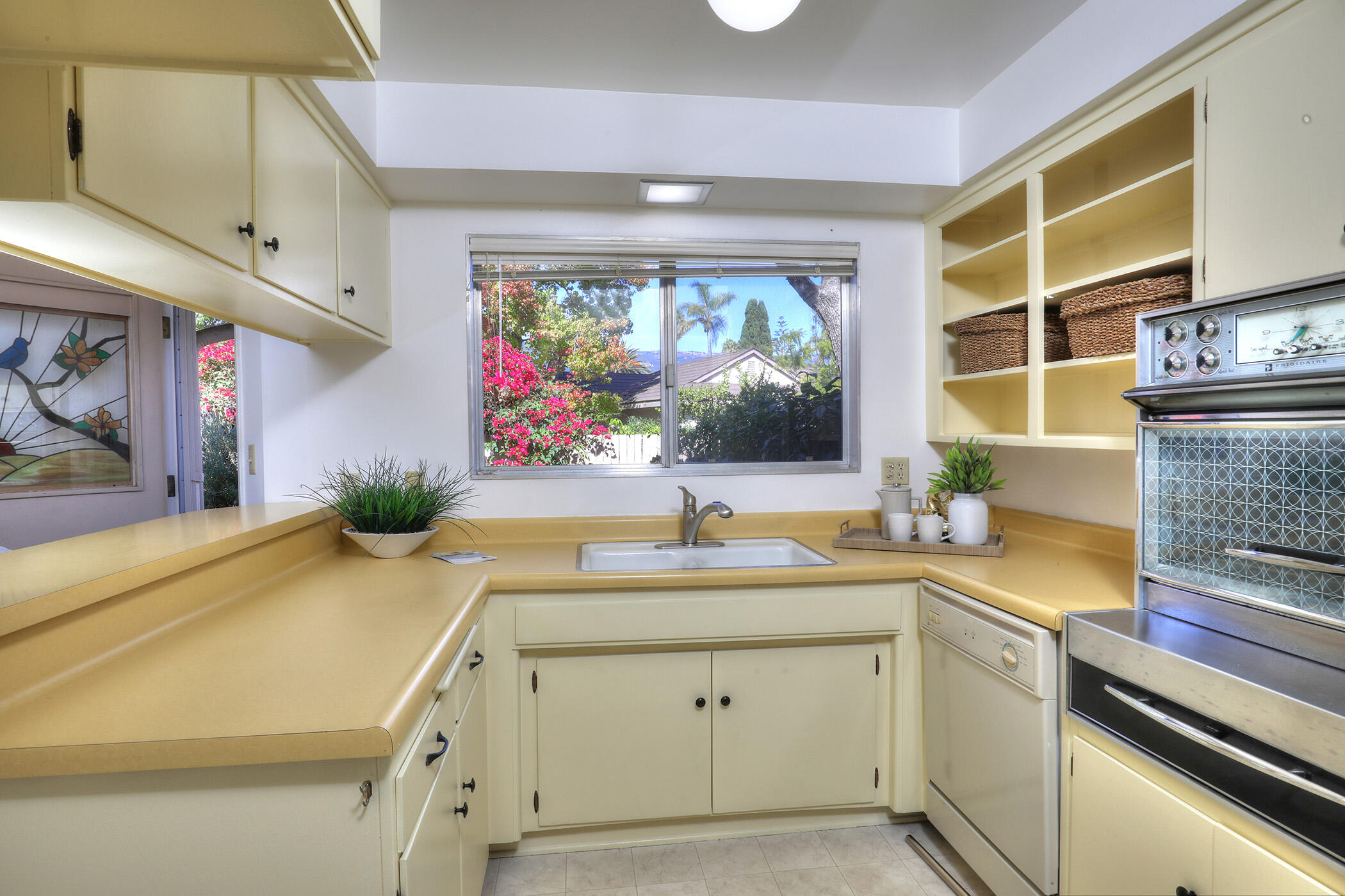 5808 Encina Road, Unit 1 Goleta, CA 93117 - Photo 9 of 23 Kitchen