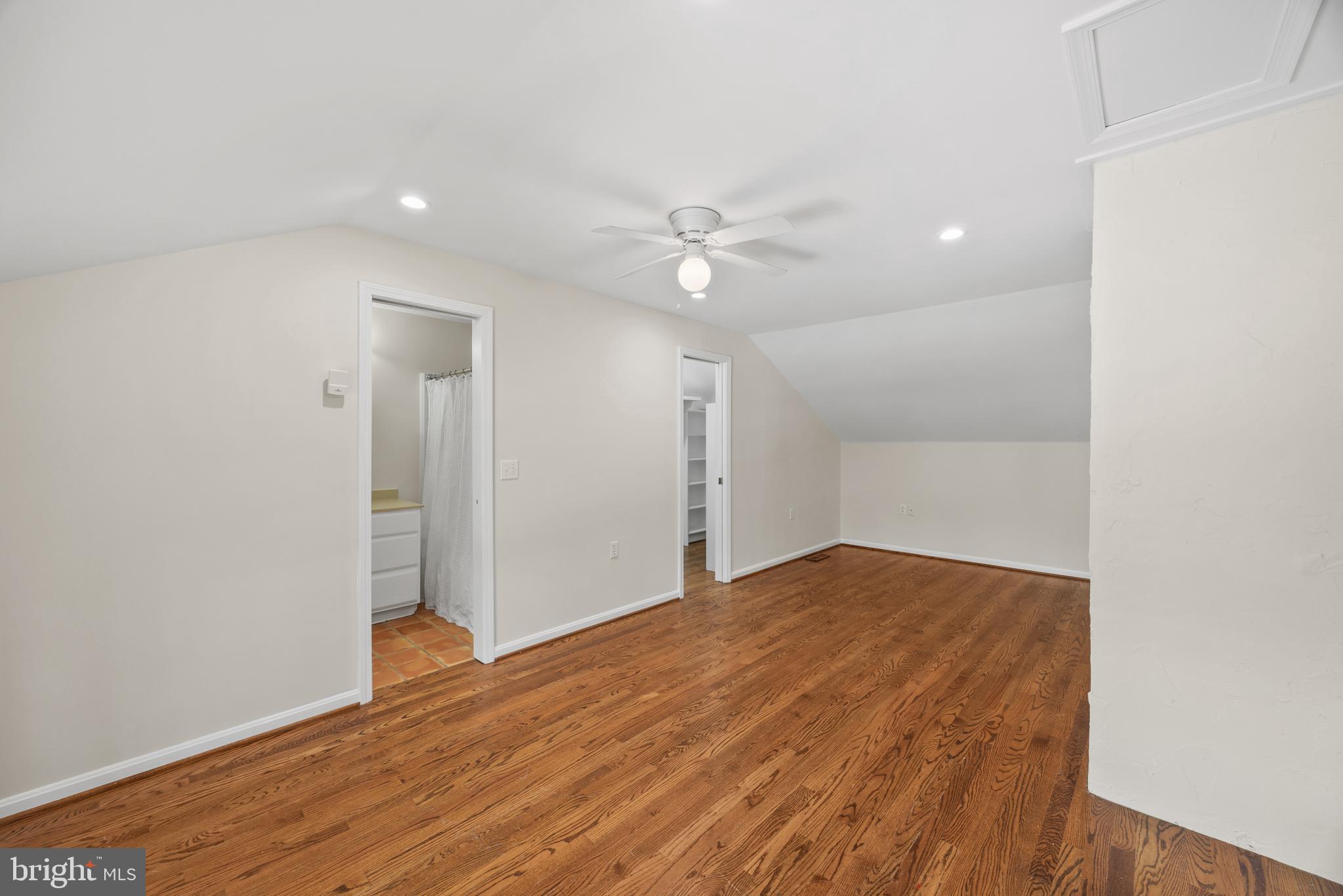 1701 River Road Annapolis, MD 21409 - Photo 20 of 35 Ensuite Bedroom