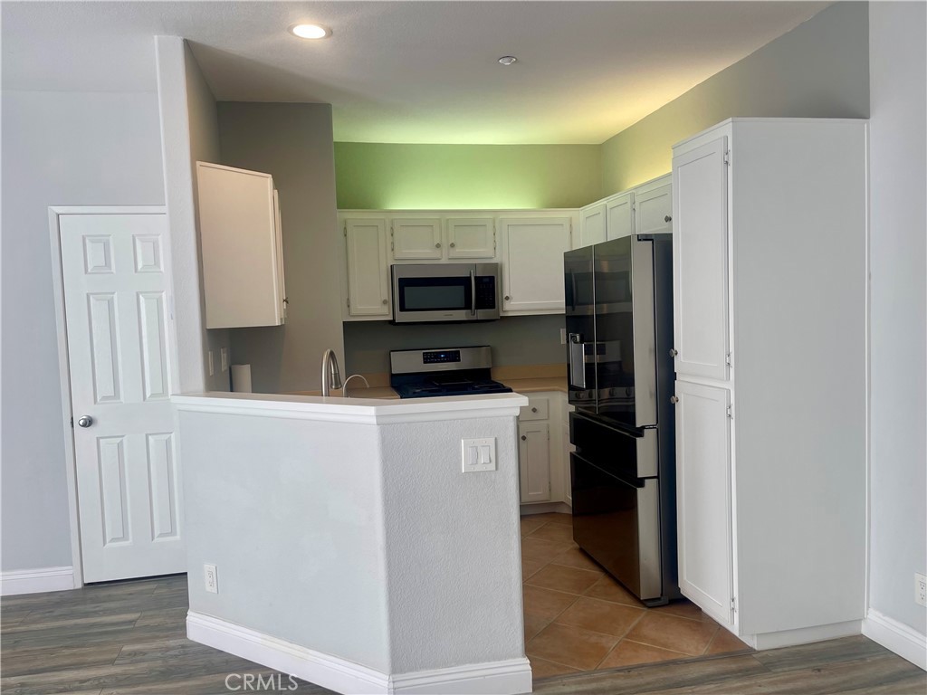 1702 Elk Grove Irvine, CA 92618 - Photo 5 of 17