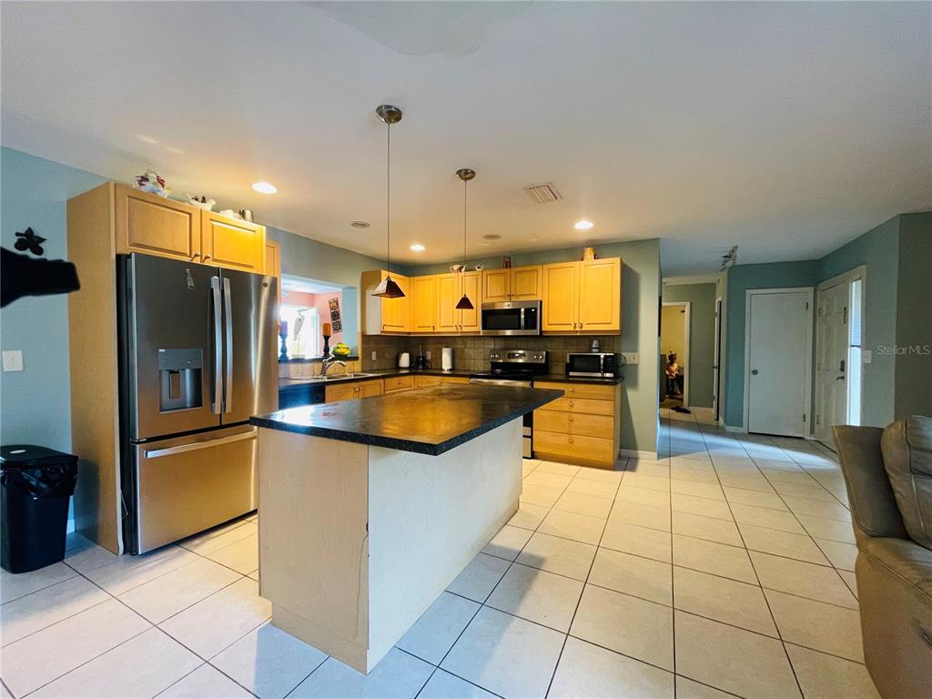 4321 South Lockwood Ridge Road Sarasota, FL 34231 - Photo 5 of 7