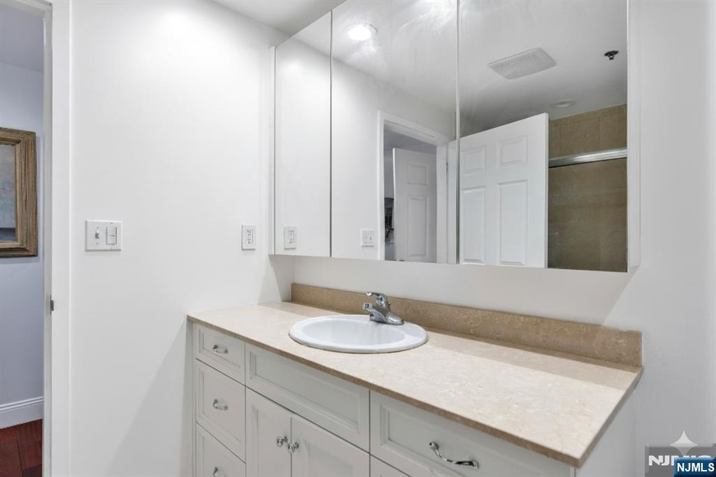100 Old Palisade Road, Unit 1610 Fort Lee, NJ 07024 - Photo 8 of 21