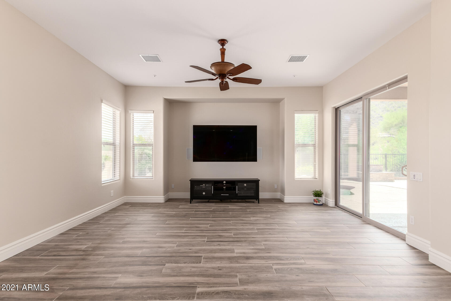 8665 West Rowel Road Peoria, AZ 85383 - Photo 9 of 55 0009-09 Rowel 8665