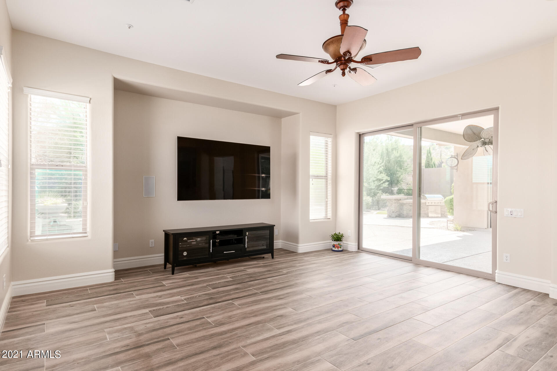 8665 West Rowel Road Peoria, AZ 85383 - Photo 10 of 55 0010-10 Rowel 8665