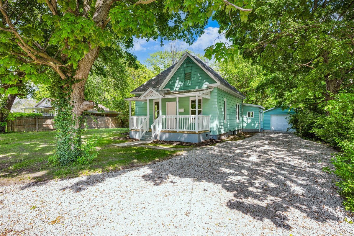 508 South Grant Street Sullivan, IL 61951 - Photo 2 of 23