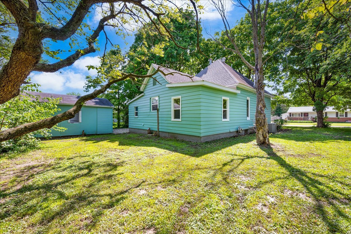 508 South Grant Street Sullivan, IL 61951 - Photo 21 of 23