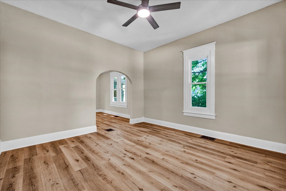 508 South Grant Street Sullivan, IL 61951 - Photo 4 of 23