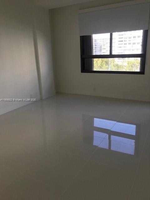 251 Crandon Boulevard, Unit 535 Key Biscayne, FL 33149 - Photo 6 of 14 a view of an empty room with a window