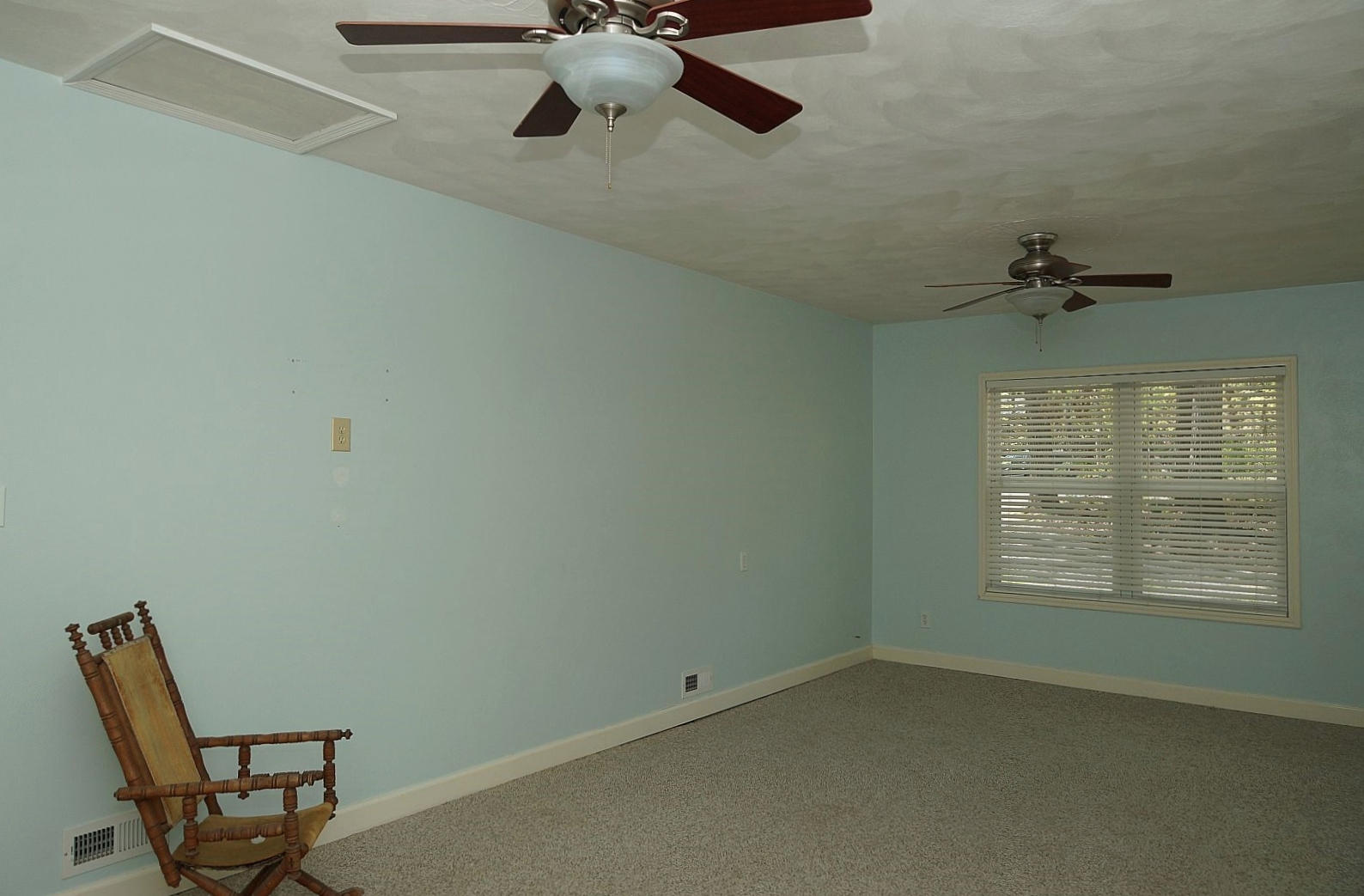 35 Oak Leaf Drive Blue Ridge, VA 24064 - Photo 11 of 36 an empty room with a window
