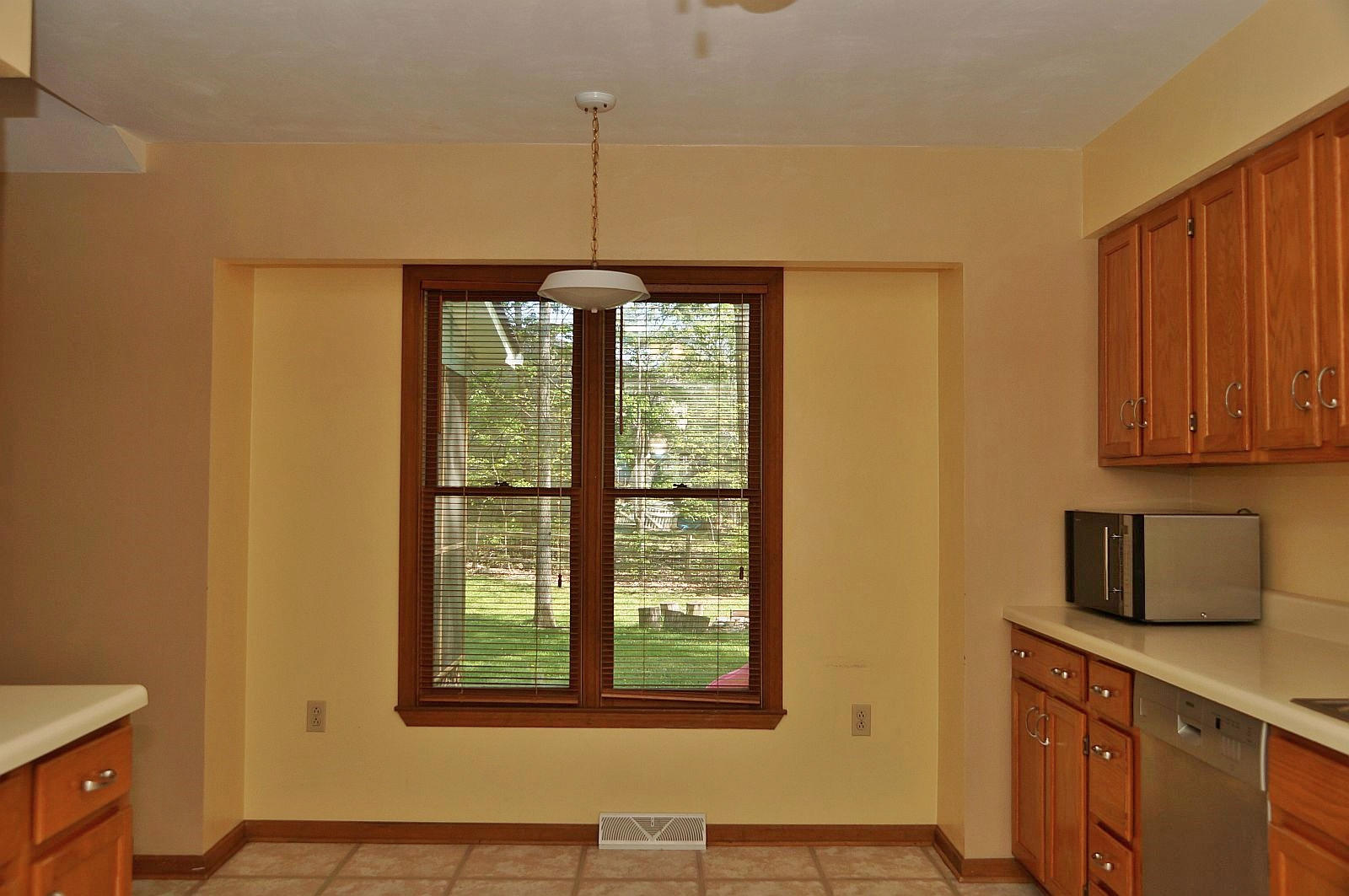 35 Oak Leaf Drive Blue Ridge, VA 24064 - Photo 13 of 36 a room with window