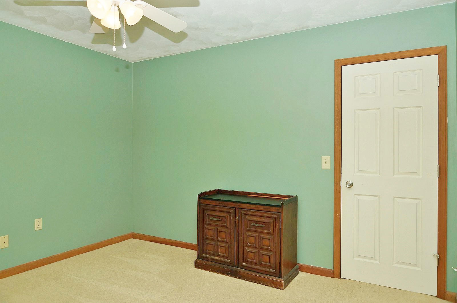 35 Oak Leaf Drive Blue Ridge, VA 24064 - Photo 25 of 36 a view of an empty room