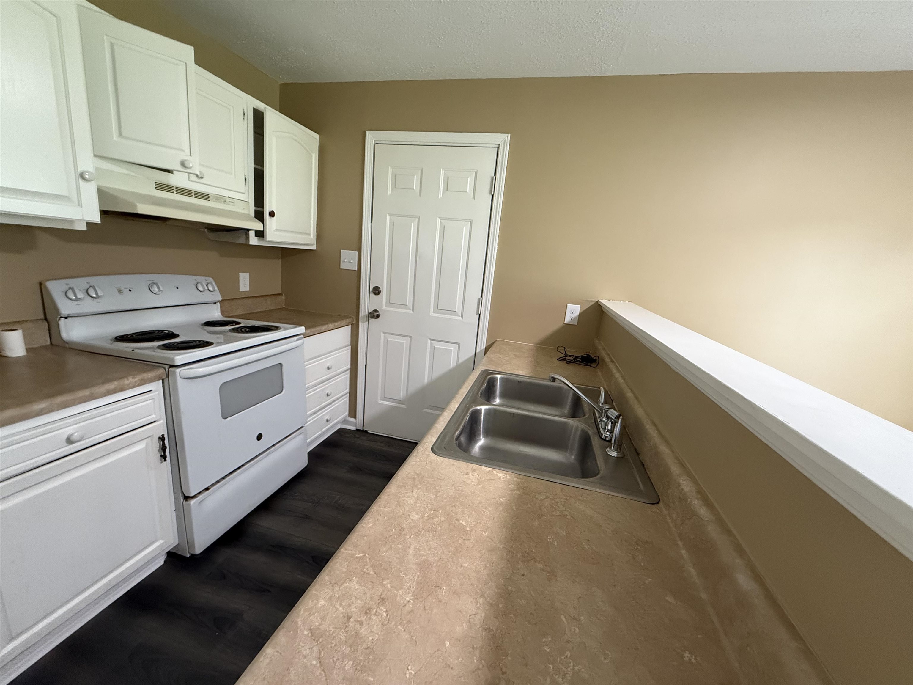 62 Cinnamon Drive, Unit LEFT Jackson, TN 38305 - Photo 3 of 8 a kitchen that has a sink and a stove